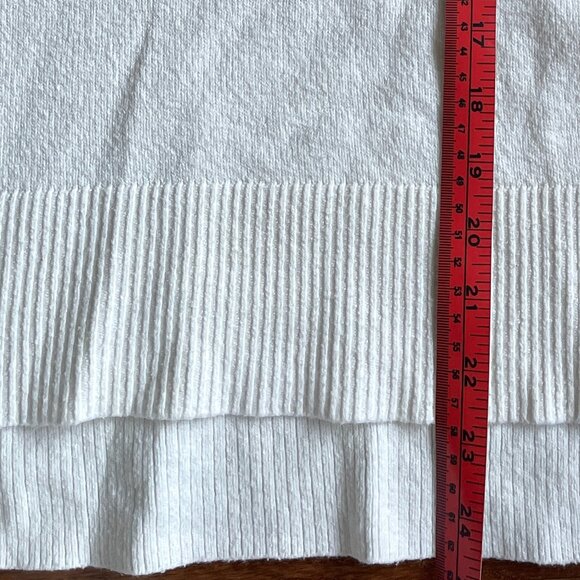 Banana Republic Women’s X-Small White Long-Sleeve Cozy V-Neck Sweater - Picture 6 of 6